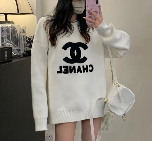 Women's Round Neck Long Sleeve Loose Knitted Sweater