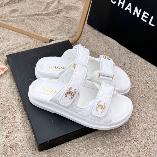 Fashion Slipper With Letter Decoration