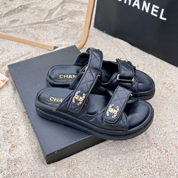 Fashion Slipper With Letter Decoration