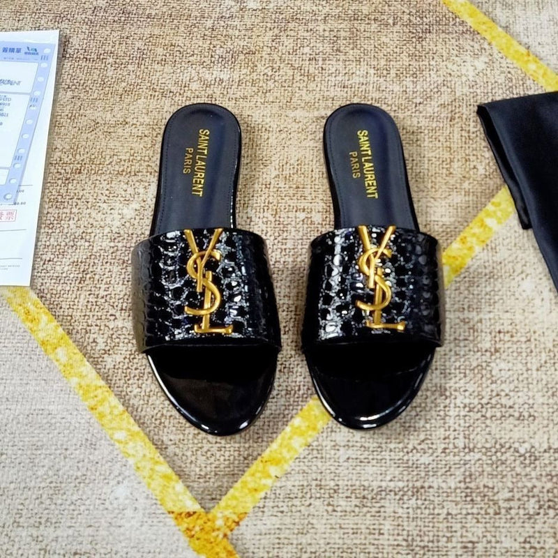 Trendy Women's Flat Slipper