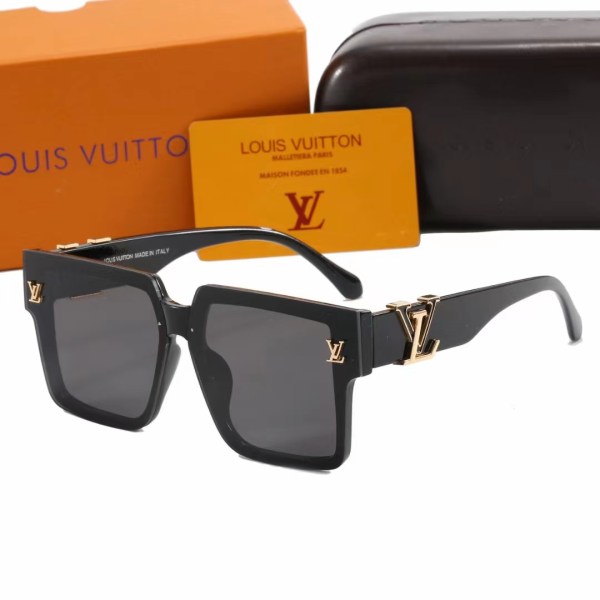 Fashion Sunglass With Letter