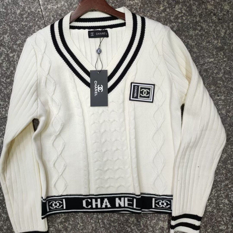 V-neck Slim Black and White Contrast Cardigan