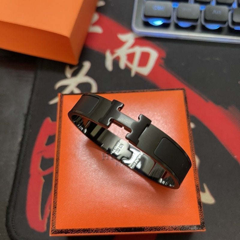 Fashion Classic H Letter Bracelet