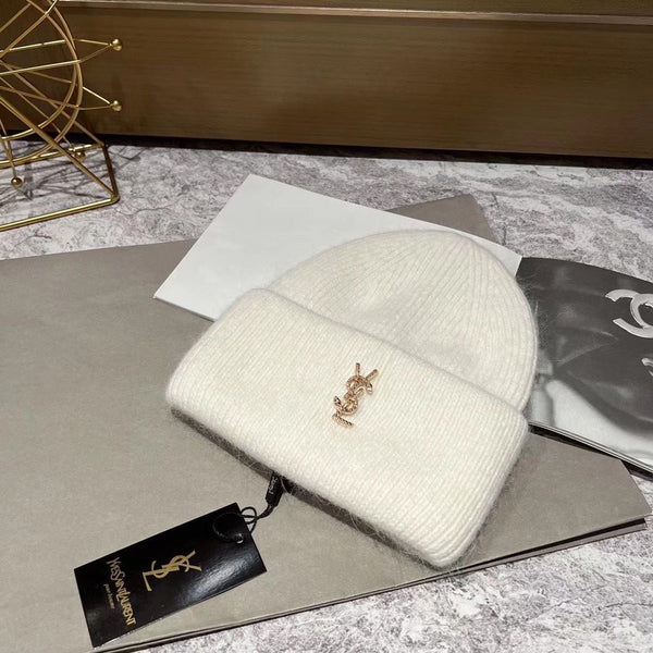 Fashion Knitted Hat With Letter Decoration