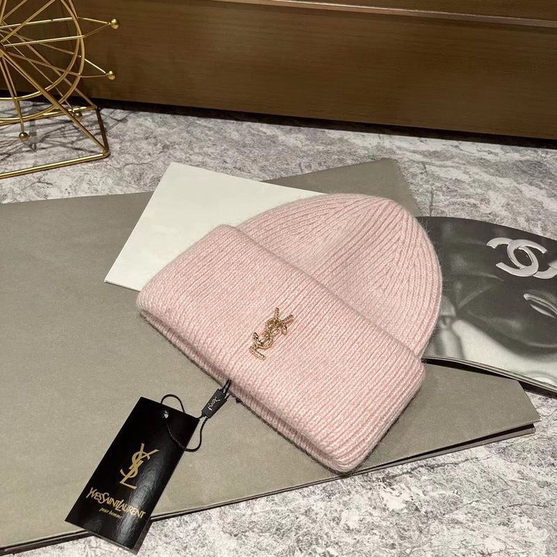 Fashion Knitted Hat With Letter Decoration