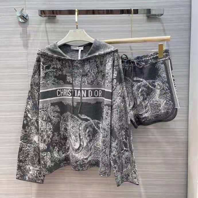 Early Spring New Fashion Hooded Sweater Shorts Suit