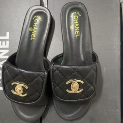 Diamond-patterned Fashionable Flat-soled Sandals