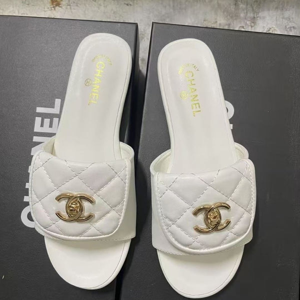 Diamond-patterned Fashionable Flat-soled Sandals
