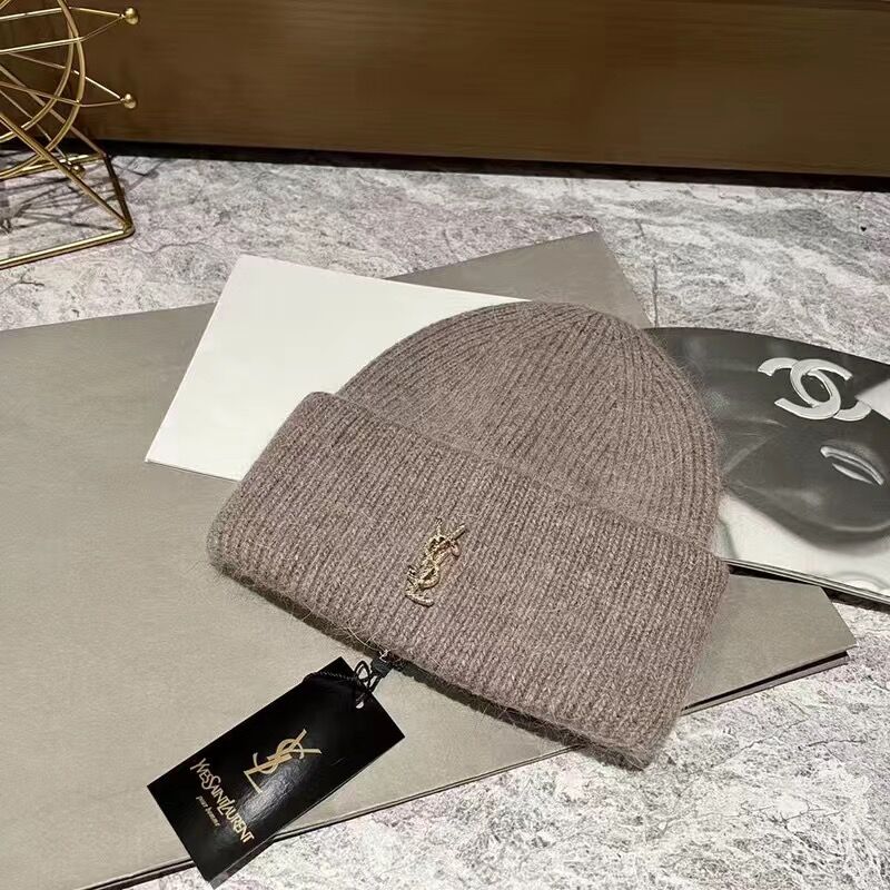 Fashion Knitted Hat With Letter Decoration