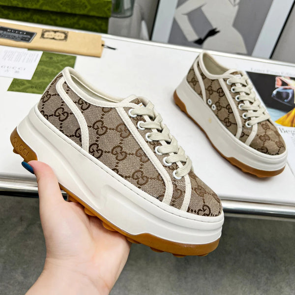 Second Generation Thick-soled Embroidered Canvas Shoes