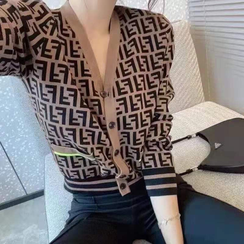Loose And Versatile Knit Shirt